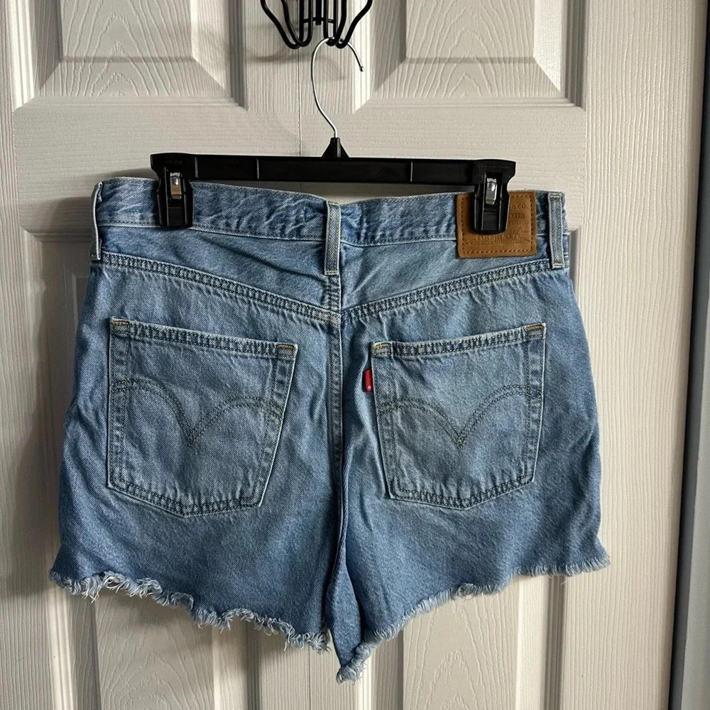 Levi’s Ribcage Shorts - Picture 2 of 3